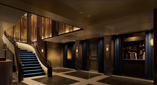 Elegance – Escalera de madera curvada con líneas fluidas y orgánicas
